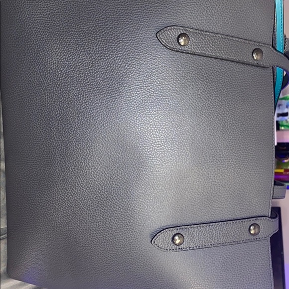 I am selling a big coach bag - Picture 3 of 7